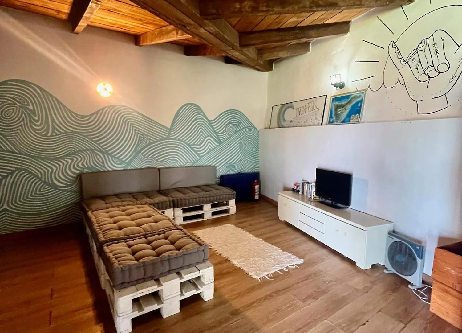 Adeje - Twinfin Hostel & Surf Yoga Camp 2*, カジャオ・サルバヘ スペイン